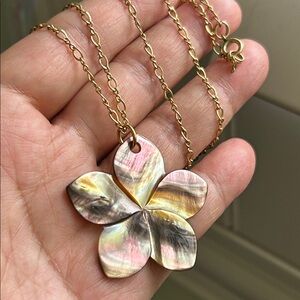 🖤Vintage 14K gf chain necklace with MOP Plumeria flower 🌺 pendant in Hawaii